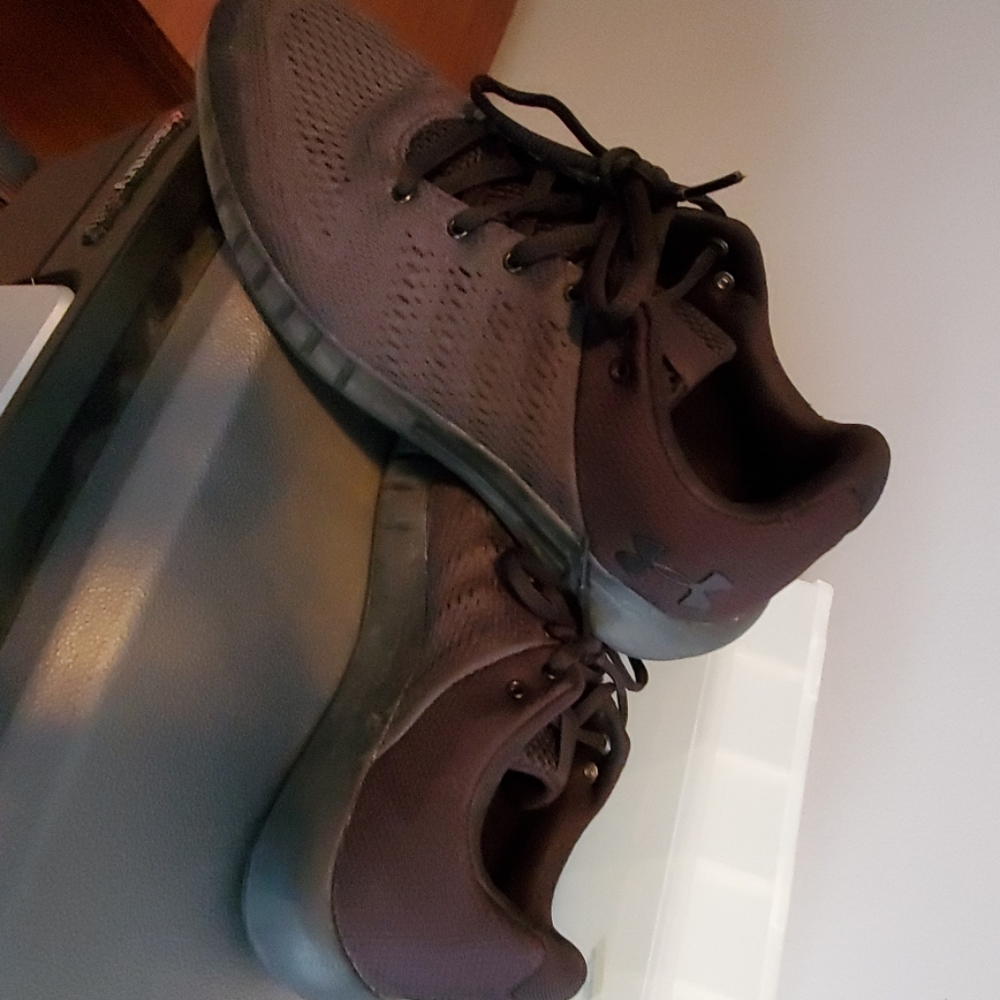 Under Armour tennis shoes